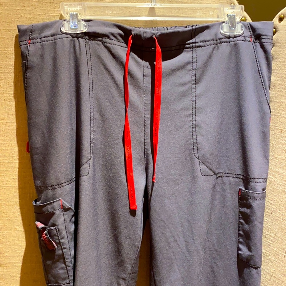 *SCRUB SET TOP AND BOTTOMS* Carhartt size L